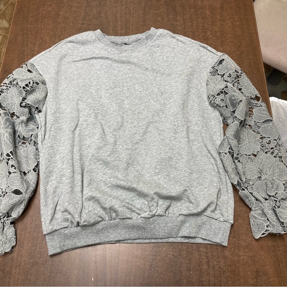 Maternity Grey Pullover Lace - Picture 3 of 6